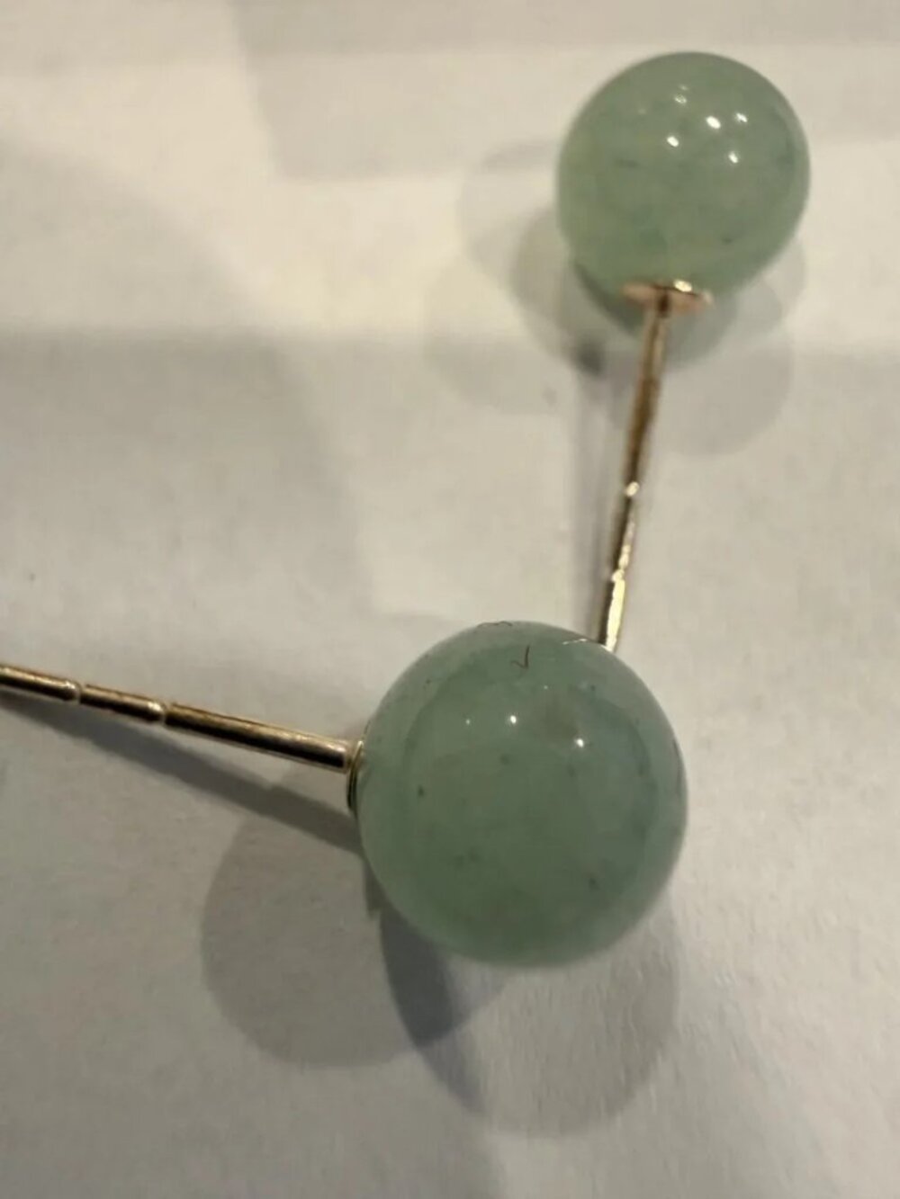 Beautiful 10K gold earrings with larger round green stone. - Picture 2 of 2